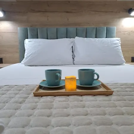 Lux Dunja Cardaci - *