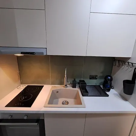 Lux Dunja Cardaci - *