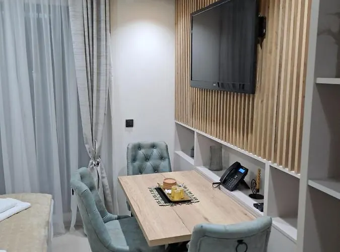 Lux Dunja Cardaci - *